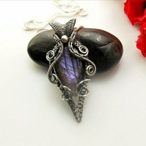 Labradorite silver wire wrapped pendant